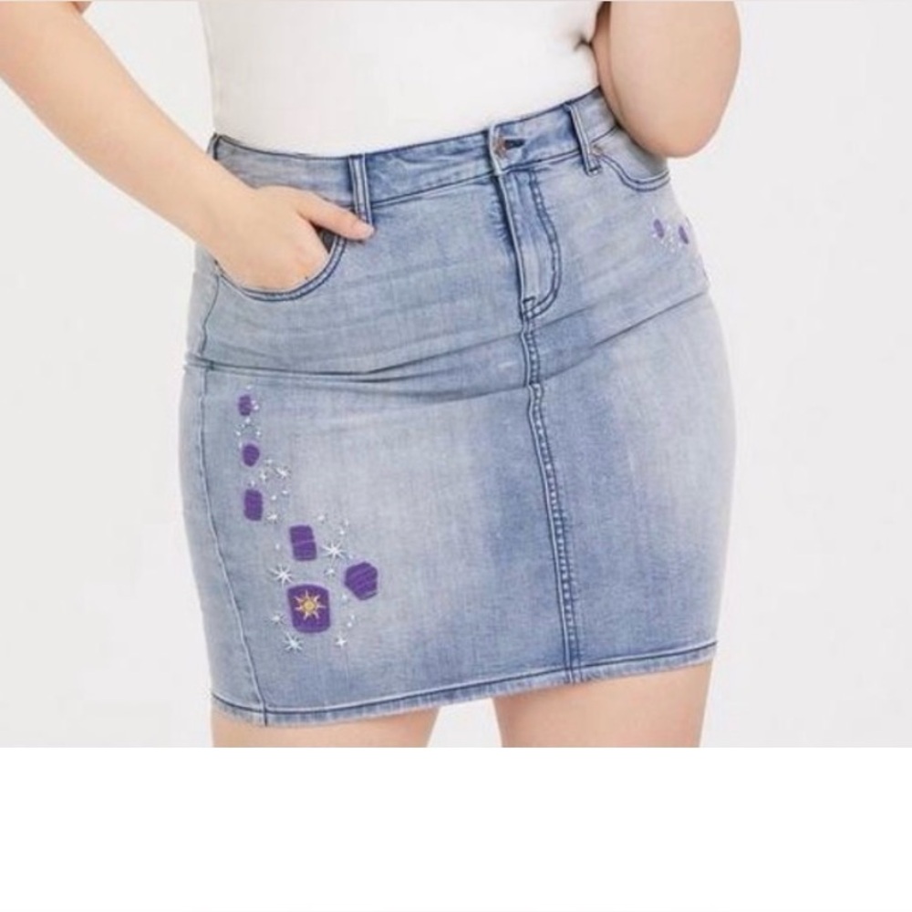 Torrid Tangled Mini Skirt Size 18